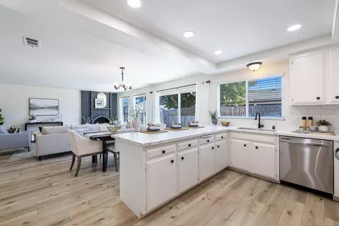 Kitchen - 411 Mcarthur Ave, Clovis, CA 93611 photo 3 of 5