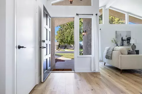 Entry Way - 411 Mcarthur Ave, Clovis, CA 93611 photo 2 of 3