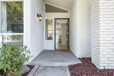 Entry Way - 411 Mcarthur Ave, Clovis, CA 93611 photo 1 of 3