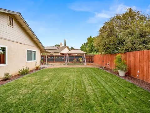 Exterior - 1708 Echo Canyon Ave, Coalinga, CA 93210 photo 7 of 11
