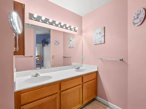 Bath - 1708 Echo Canyon Ave, Coalinga, CA 93210 photo 3 of 4