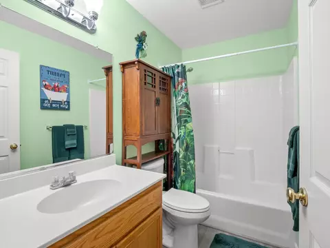 Bath - 1708 Echo Canyon Ave, Coalinga, CA 93210 photo 1 of 4