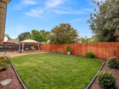 Exterior - 1708 Echo Canyon Ave, Coalinga, CA 93210 photo 6 of 11