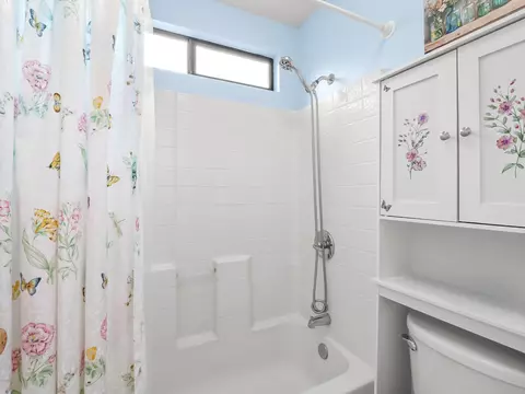 Bath - 1708 Echo Canyon Ave, Coalinga, CA 93210 photo 4 of 4