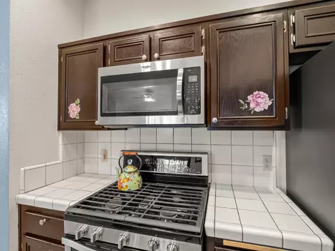 Kitchen - 1708 Echo Canyon Ave, Coalinga, CA 93210 photo 3 of 3