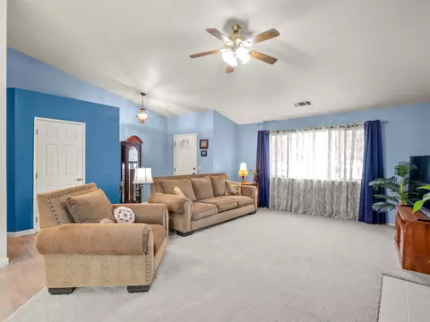 Living - 1708 Echo Canyon Ave, Coalinga, CA 93210 photo 2 of 3
