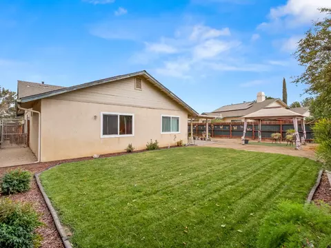 Exterior - 1708 Echo Canyon Ave, Coalinga, CA 93210 photo 5 of 11