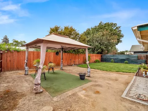 Exterior - 1708 Echo Canyon Ave, Coalinga, CA 93210 photo 9 of 11