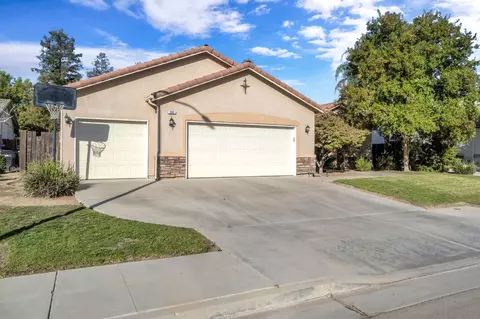 Exterior - 690 Carey Ave, Fowler, CA 93625 photo 3 of 6