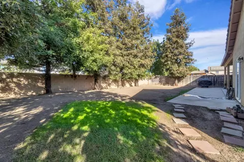 Exterior - 690 Carey Ave, Fowler, CA 93625 photo 5 of 6