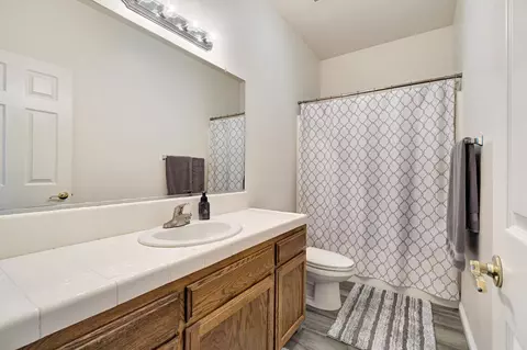 Bath - 690 Carey Ave, Fowler, CA 93625 photo 1 of 3