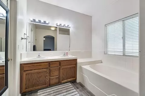 Bath - 690 Carey Ave, Fowler, CA 93625 photo 2 of 3