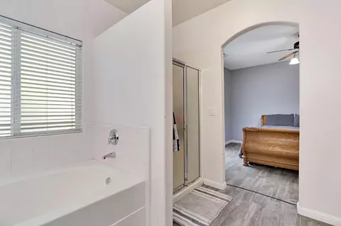 Bath - 690 Carey Ave, Fowler, CA 93625 photo 3 of 3