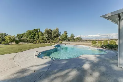 Exterior - 5478 Poinsetta Ave, Clovis, CA 93619 photo 6 of 25