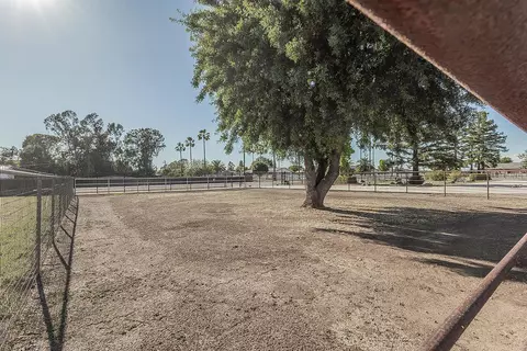 Exterior - 5478 Poinsetta Ave, Clovis, CA 93619 photo 17 of 25
