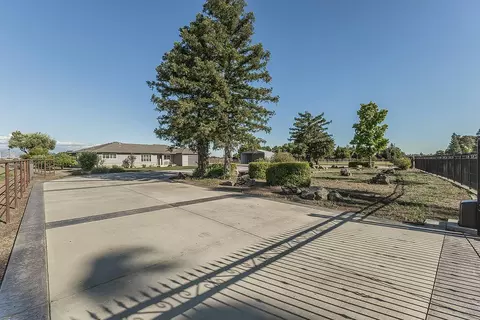 Exterior - 5478 Poinsetta Ave, Clovis, CA 93619 photo 12 of 25