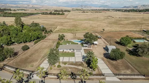 View/Area - 5478 Poinsetta Ave, Clovis, CA 93619 photo 1 of 7