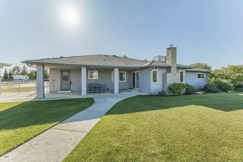 Exterior - 5478 Poinsetta Ave, Clovis, CA 93619 photo 3 of 25