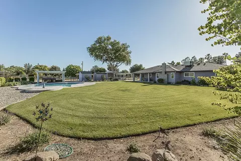 Exterior - 5478 Poinsetta Ave, Clovis, CA 93619 photo 8 of 25