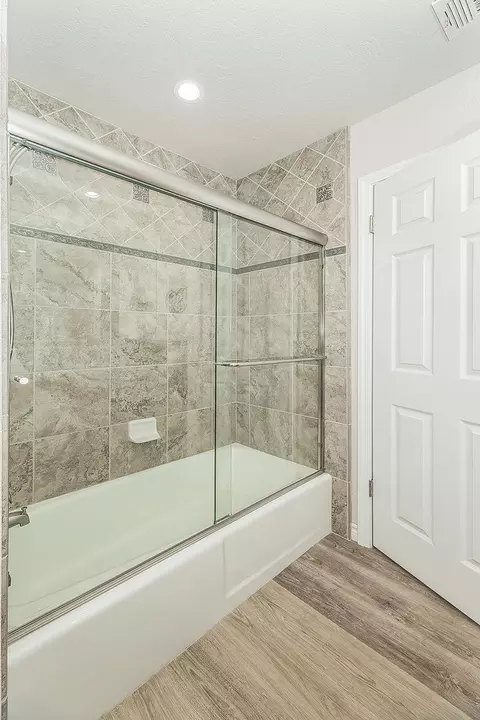 Bath - 5478 Poinsetta Ave, Clovis, CA 93619 photo 5 of 5