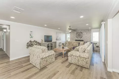 Living - 5478 Poinsetta Ave, Clovis, CA 93619 photo 1 of 4