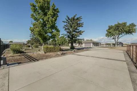 Exterior - 5478 Poinsetta Ave, Clovis, CA 93619 photo 14 of 25