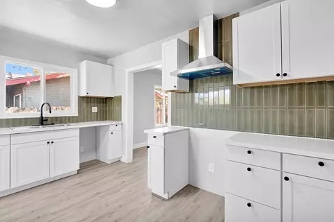 Kitchen - 3007 E Montecito Ave, Fresno, CA 93721 photo 2 of 3