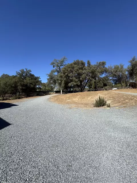 Exterior - 40796 Highway 49, Oakhurst, CA 93644 photo 3 of 9