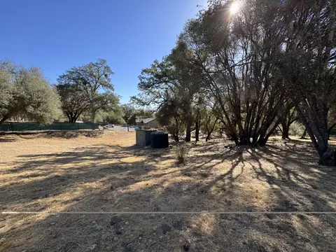 Exterior - 40796 Highway 49, Oakhurst, CA 93644 photo 6 of 9