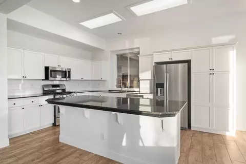 Kitchen - 10873 E Clearwater Way, Clovis, CA 93619 photo 2 of 4