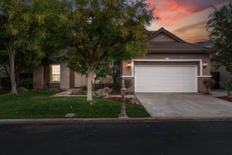 Exterior - 10873 E Clearwater Way, Clovis, CA 93619 photo 2 of 10
