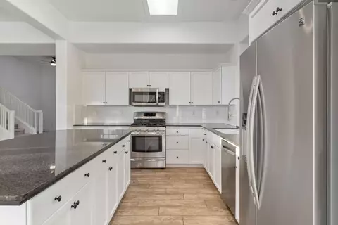 Kitchen - 10873 E Clearwater Way, Clovis, CA 93619 photo 4 of 4