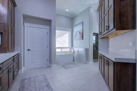 Bath - 2861 Trovare Ct, Merced, CA 95340 photo 1 of 6