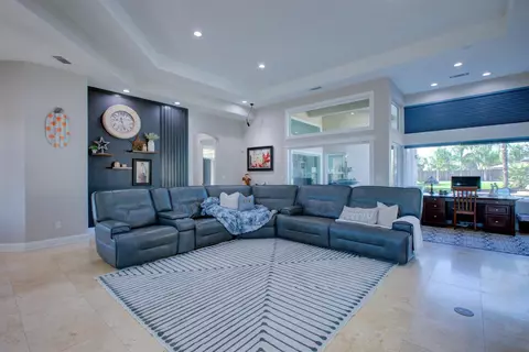Living - 2861 Trovare Ct, Merced, CA 95340 photo 5 of 10