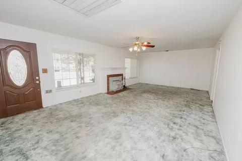 Living - 2994 E Ashlan Ave, Fresno, CA 93726 photo 2 of 9