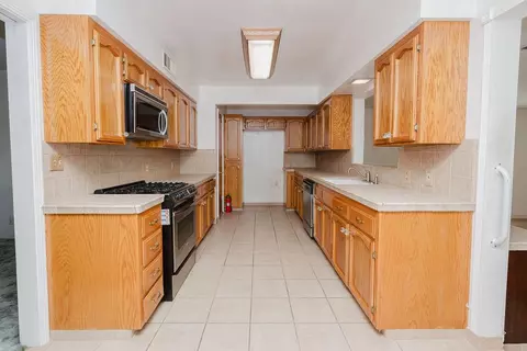 Kitchen - 2994 E Ashlan Ave, Fresno, CA 93726 photo 1 of 3