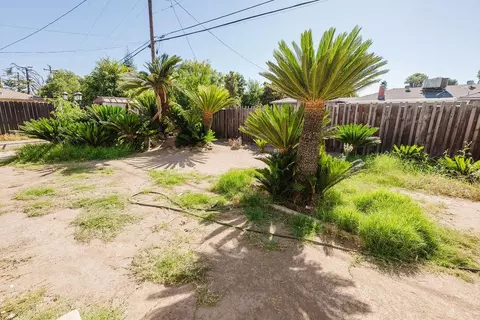 Exterior - 2994 E Ashlan Ave, Fresno, CA 93726 photo 4 of 5