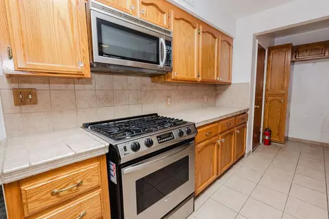 Kitchen - 2994 E Ashlan Ave, Fresno, CA 93726 photo 2 of 3