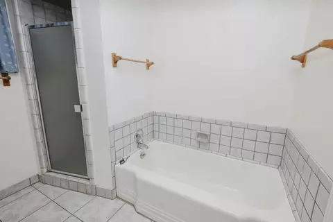 Bath - 2994 E Ashlan Ave, Fresno, CA 93726 photo 5 of 5