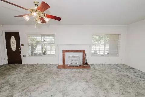 Living - 2994 E Ashlan Ave, Fresno, CA 93726 photo 3 of 9