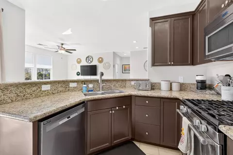 Kitchen - 2047 Boccioni Ln, Clovis, CA 93611 photo 4 of 5