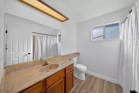 Bath - 1423 Belinda Dr, Lemoore, CA 93245 photo 1 of 3