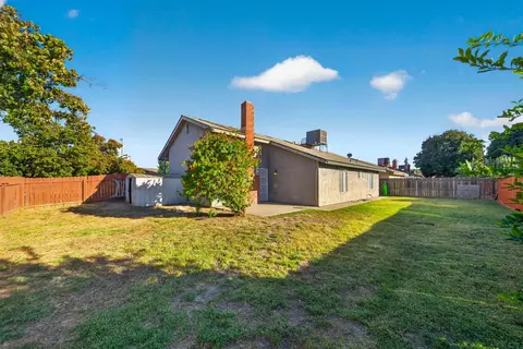 Exterior - 1423 Belinda Dr, Lemoore, CA 93245 photo 3 of 4