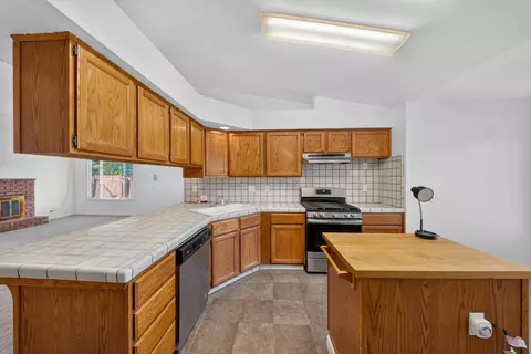 Kitchen - 1423 Belinda Dr, Lemoore, CA 93245 photo 2 of 3