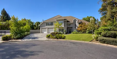 813 E Ashcroft Ave, Fresno, CA 93704