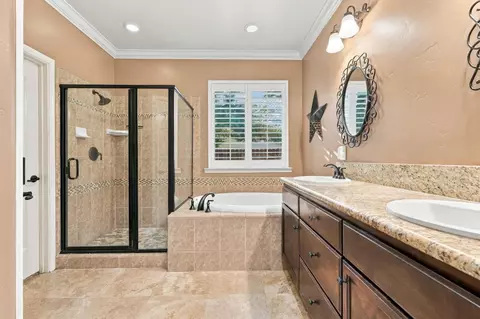 Bath - 759 Davis Ave, Exeter, CA 93221 photo 3 of 5