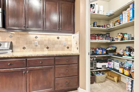 Kitchen - 759 Davis Ave, Exeter, CA 93221 photo 5 of 7