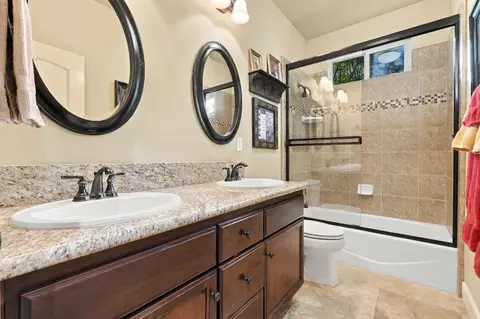 Bath - 759 Davis Ave, Exeter, CA 93221 photo 1 of 5