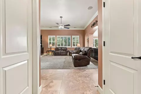 Entry Way - 759 Davis Ave, Exeter, CA 93221 photo 2 of 7