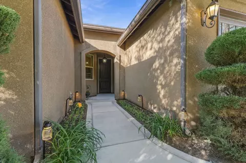 Entry Way - 759 Davis Ave, Exeter, CA 93221 photo 1 of 7